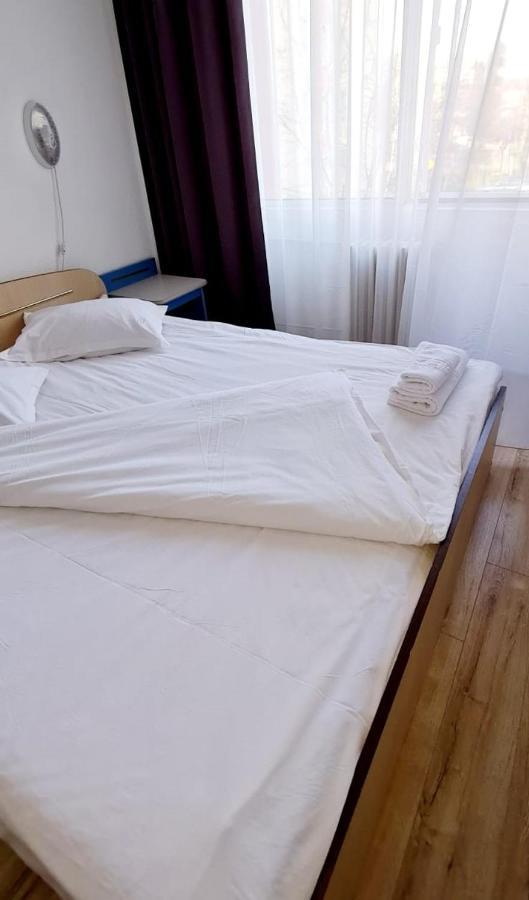 יאשי Hotel Victoria מראה חיצוני תמונה